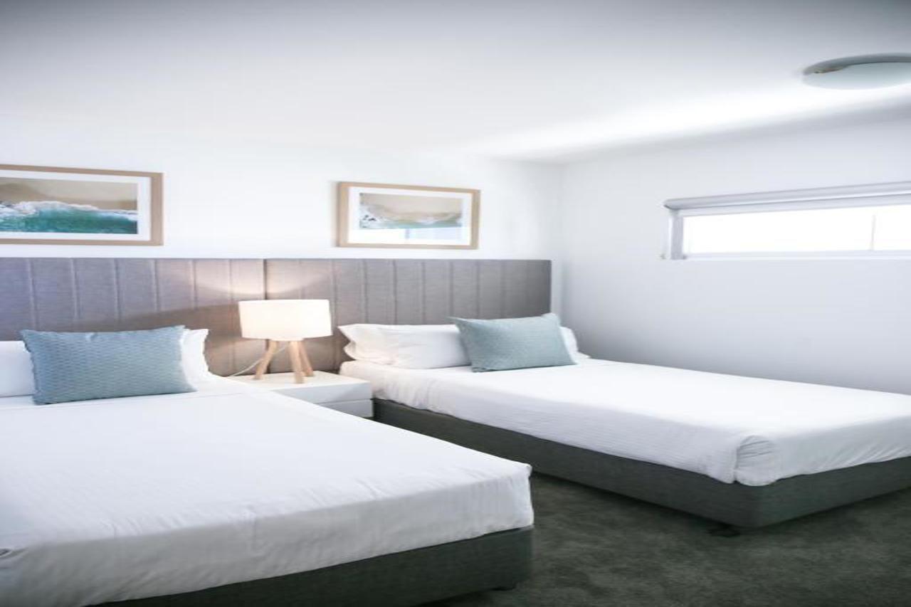 Rumba Beach Resort Калаундра Екстер'єр фото A bedroom at the hotel